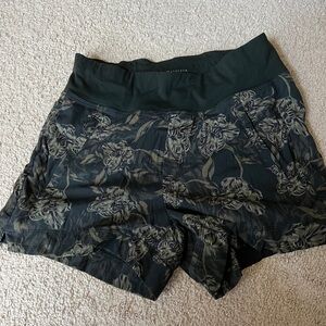 Athleta Trekkie North Shorts